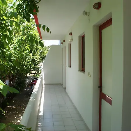 Stam & John Hotel apartamentowy 2*