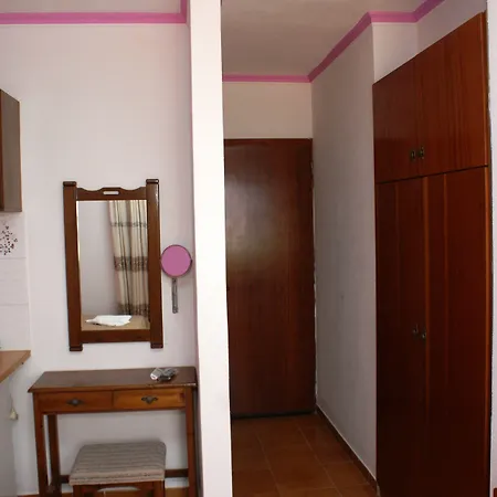 Apartahotel Stam & John Cos